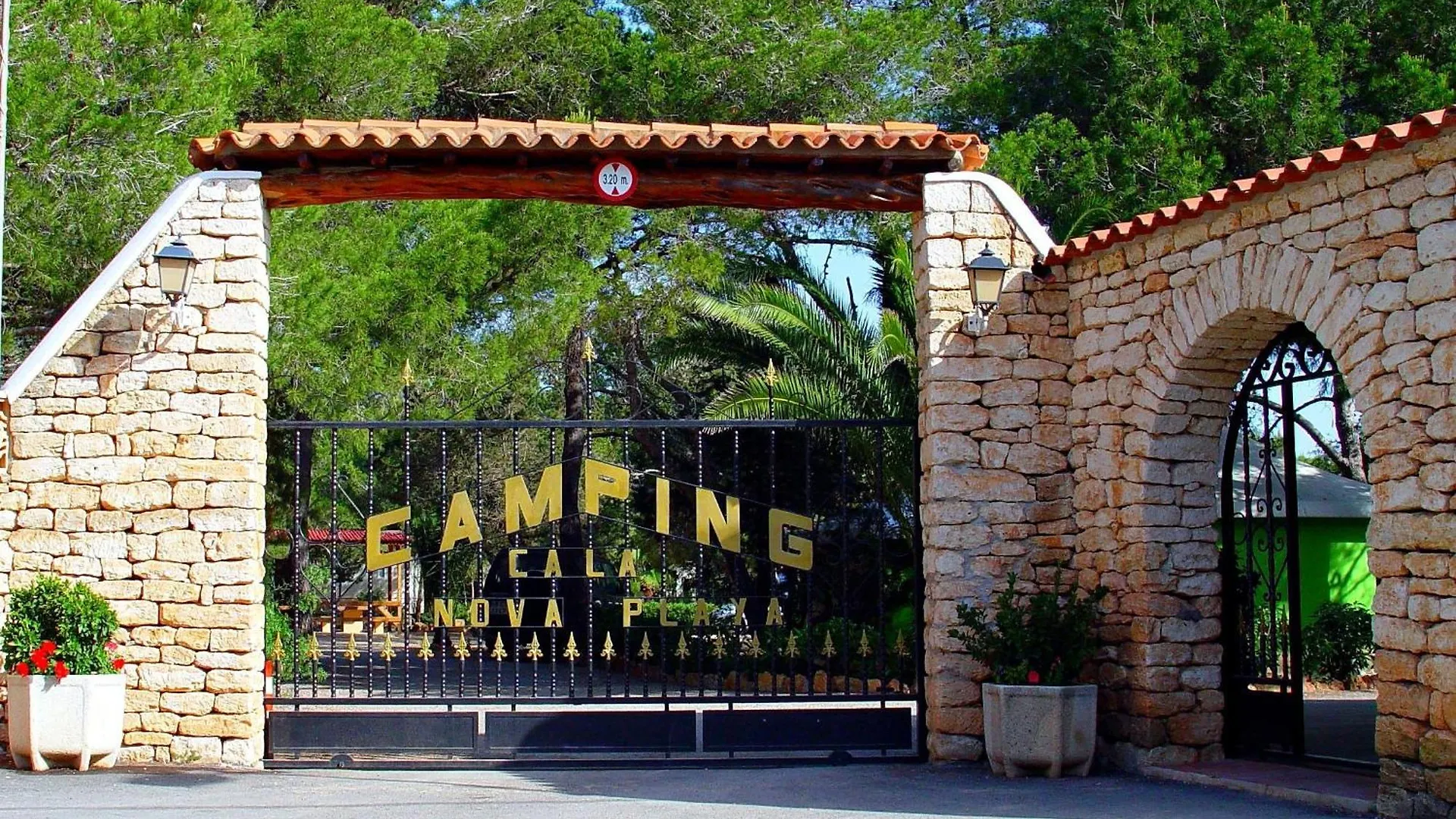 卡拉诺瓦露营酒店 Es Cana 营地